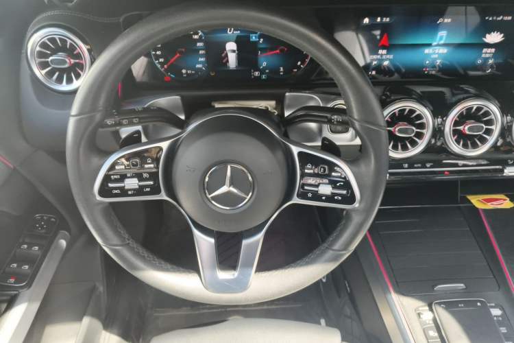 Used Mercedes-Benz GLB 2022 Second Facelift GLB 200 Fashion Edition Steering Wheel