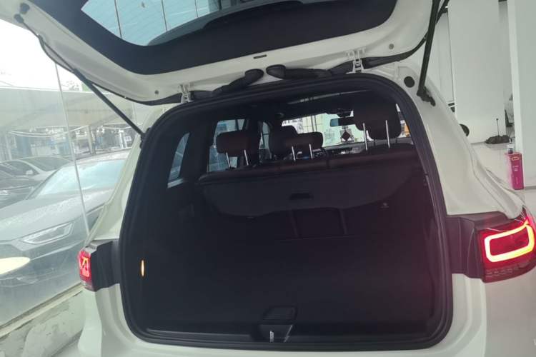Used Mercedes-Benz GLB 2022 Second Facelift GLB 200 Dynamic Edition Trunk