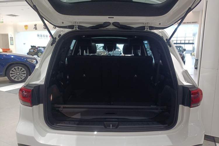 Used Mercedes-Benz GLB 2022 Second Facelift GLB 200 Fashion Edition Trunk