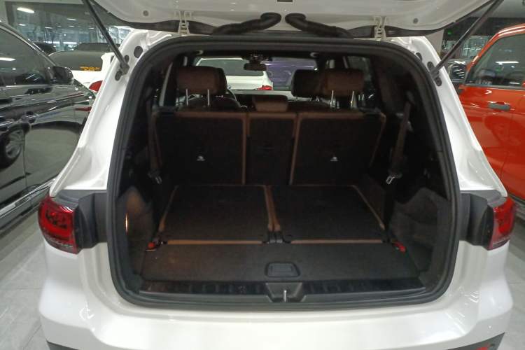 Used Mercedes-Benz GLB 2022 Second Facelift GLB 200 Fashion Edition Trunk