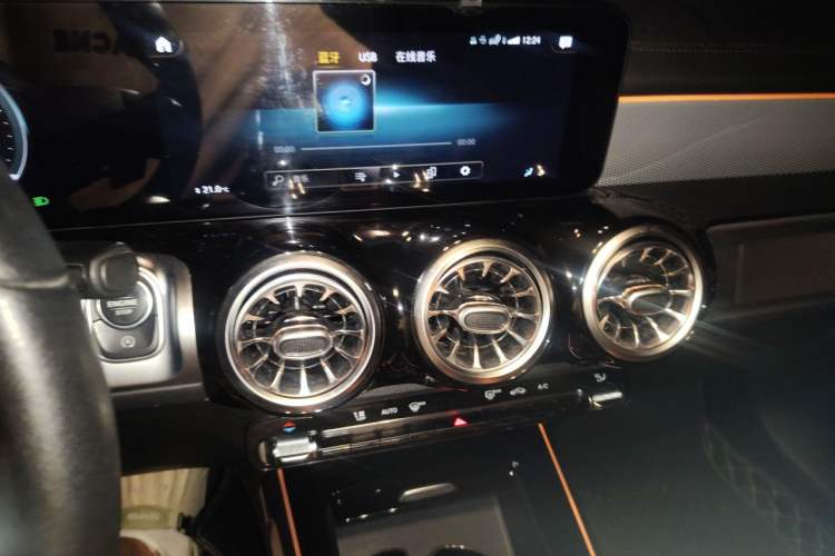 Used Mercedes-Benz GLB 2023 GLB 200 Fashion Model Audio And AC Panel