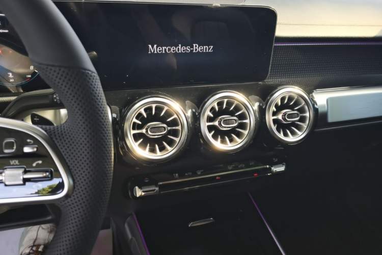Used Mercedes-Benz GLB 2023 GLB 220 Sport Edition Audio And AC Panel