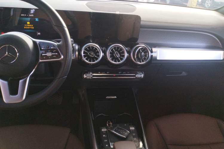 Used Mercedes-Benz GLB 2023 GLB 220 Sport Edition Audio And AC Panel