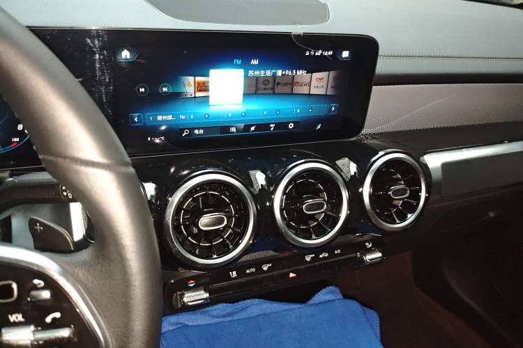 Used Mercedes-Benz GLB 2023 GLB 200 Dynamic Edition Audio And AC Panel