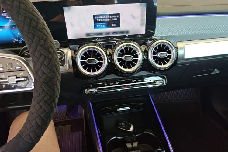 Used Mercedes-Benz GLB 2023 Refreshed GLB 200 Dynamic Edition Audio And AC Panel