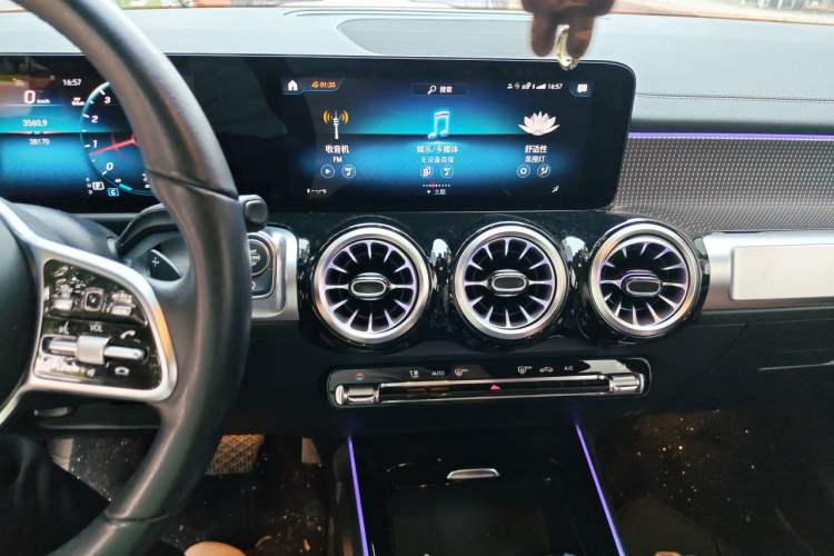 Used Mercedes-Benz GLB 2023 GLB 220 Sport Edition Audio And AC Panel