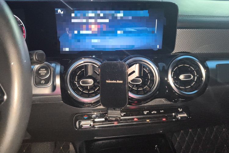Used Mercedes-Benz GLB 2023 Refreshed GLB 200 Dynamic Edition Audio And AC Panel