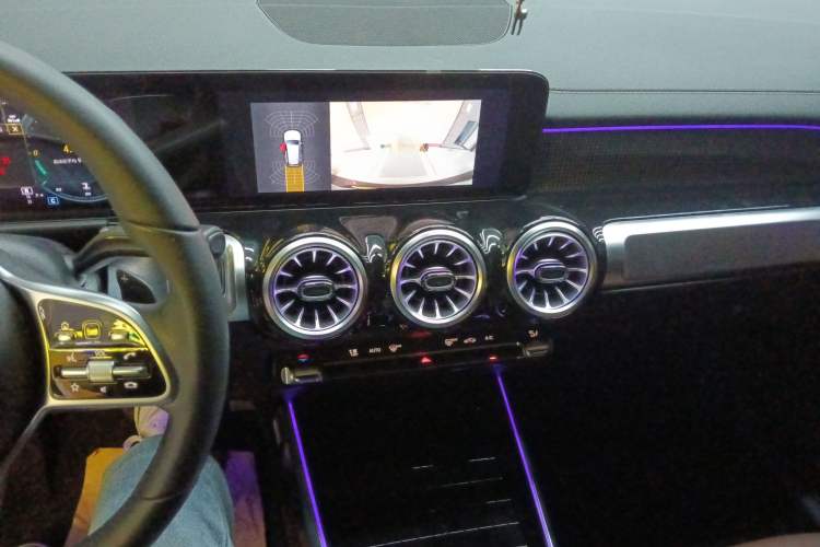 Used Mercedes-Benz GLB 2023 GLB 220 Fashion Model Audio And AC Panel