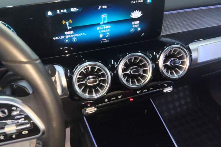 Used Mercedes-Benz GLB 2023 GLB 220 Sport Edition Audio And AC Panel