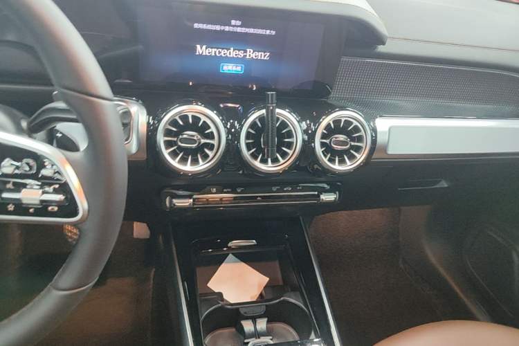 Used Mercedes-Benz GLB 2023 GLB 220 Sport Edition Audio And AC Panel