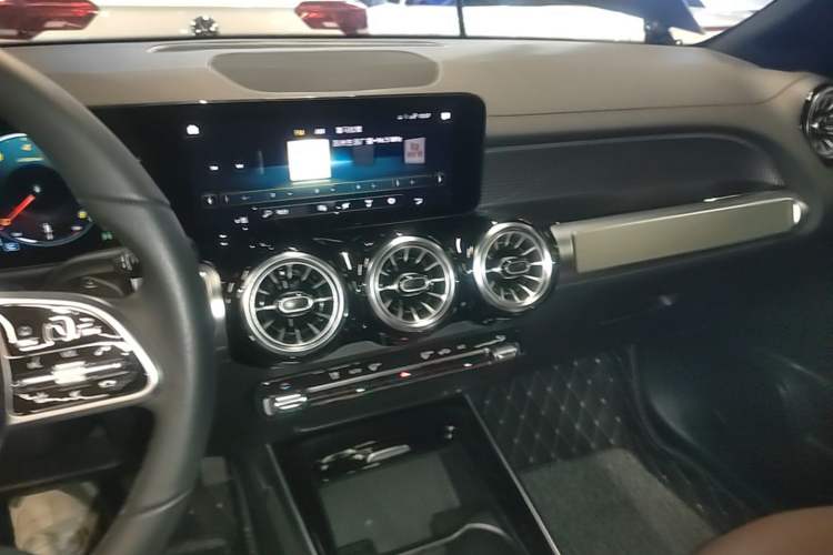 Used Mercedes-Benz GLB 2023 GLB 220 Sport Edition Audio And AC Panel