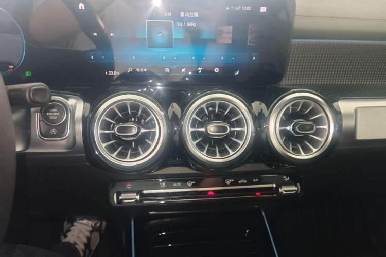 Used Mercedes-Benz GLB 2023 GLB 220 Sport Edition Audio And AC Panel