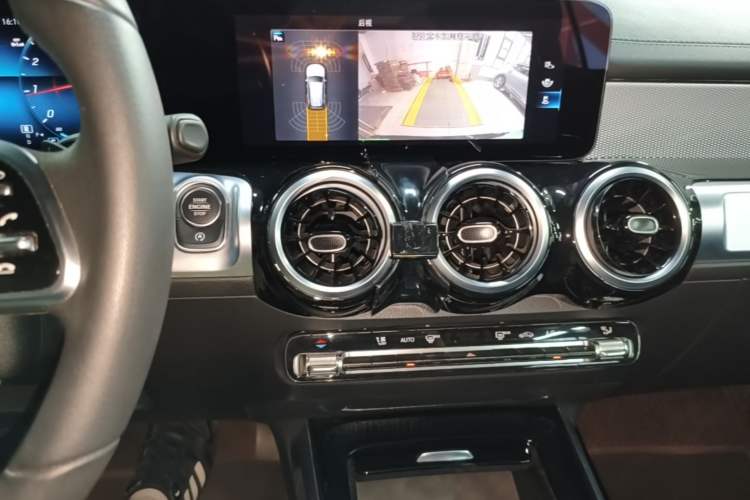 Used Mercedes-Benz GLB 2023 Refresh GLB 200 Fashion Edition Audio And AC Panel
