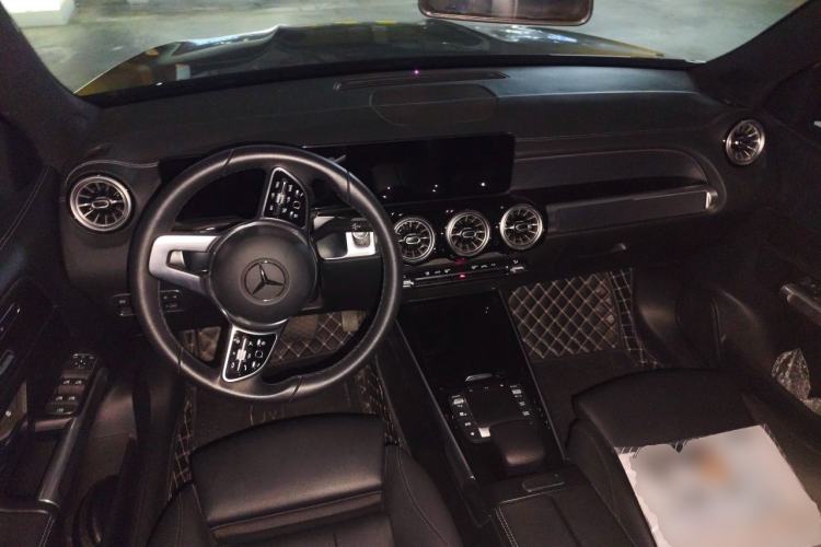 Used Mercedes-Benz GLB 2023 GLB 220 4MATIC Center Console