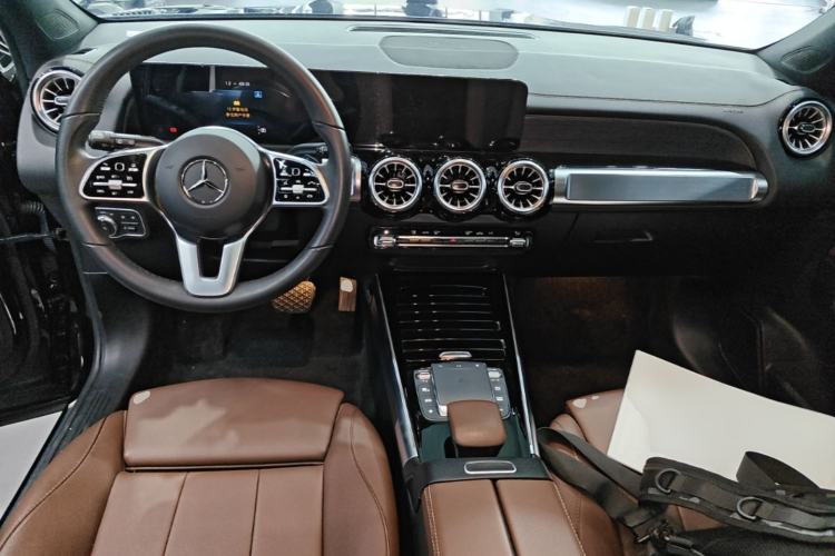 Used Mercedes-Benz GLB 2023 GLB 220 4MATIC Center Console