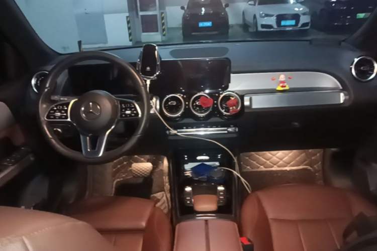Used Mercedes-Benz GLB 2023 GLB 200 Dynamic Edition Center Console