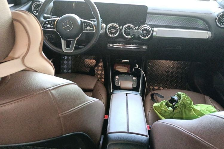 Used Mercedes-Benz GLB 2023 GLB 220 Sport Edition Center Console