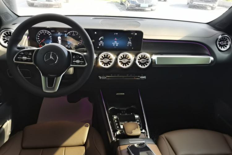 Used Mercedes-Benz GLB 2023 GLB 220 Sport Edition Center Console