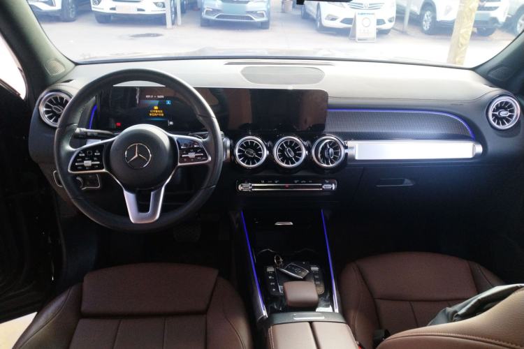 Used Mercedes-Benz GLB 2023 GLB 220 Sport Edition Center Console