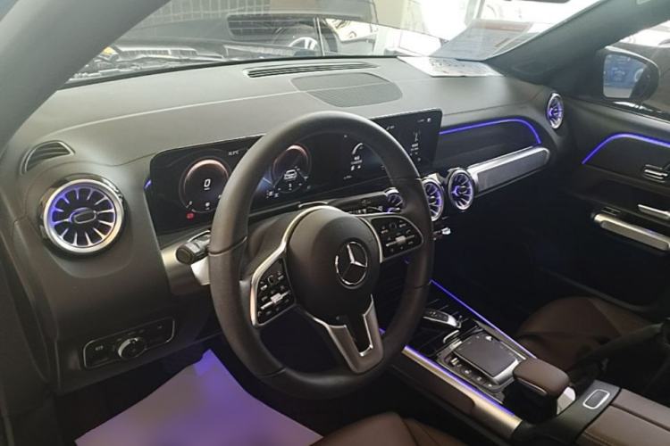 Used Mercedes-Benz GLB 2023 GLB 220 Sport Edition Center Console