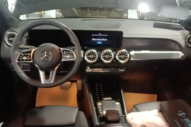Used Mercedes-Benz GLB 2023 GLB 220 Fashion Model Center Console