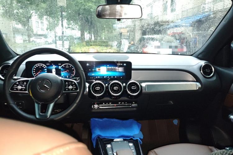 Used Mercedes-Benz GLB 2023 GLB 200 Dynamic Edition Center Console
