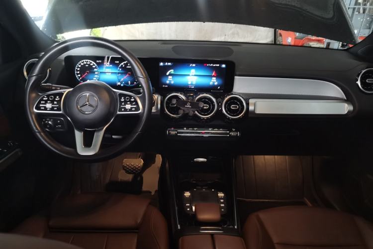 Used Mercedes-Benz GLB 2023 Refreshed GLB 200 Dynamic Edition Center Console