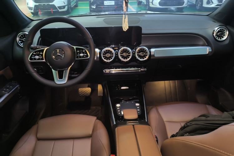 Used Mercedes-Benz GLB 2023 GLB 220 Sport Edition Center Console