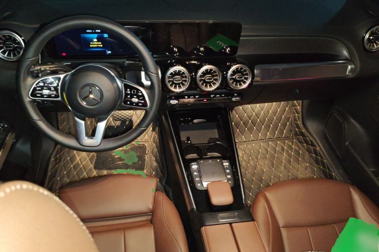 Used Mercedes-Benz GLB 2023 GLB 220 Sport Edition Center Console