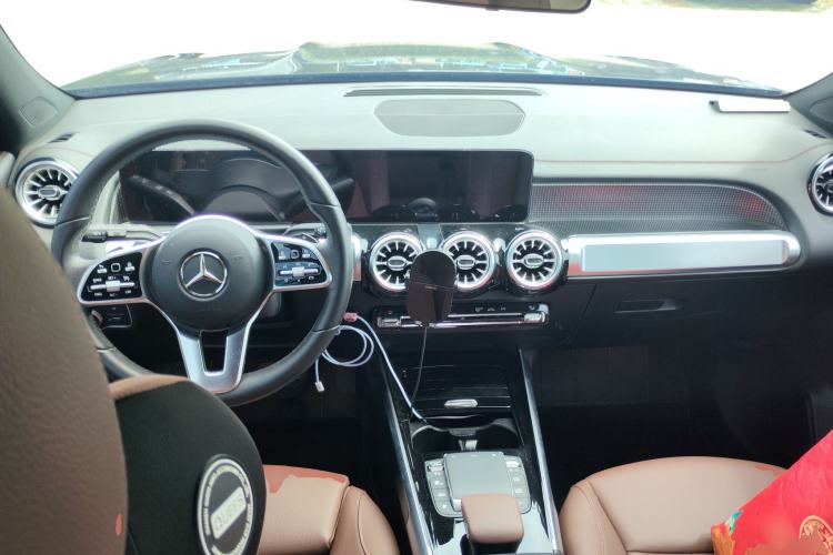 Used Mercedes-Benz GLB 2023 GLB 220 Sport Edition Center Console