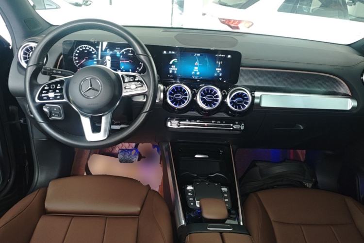Used Mercedes-Benz GLB 2023 GLB 220 Sport Edition Center Console