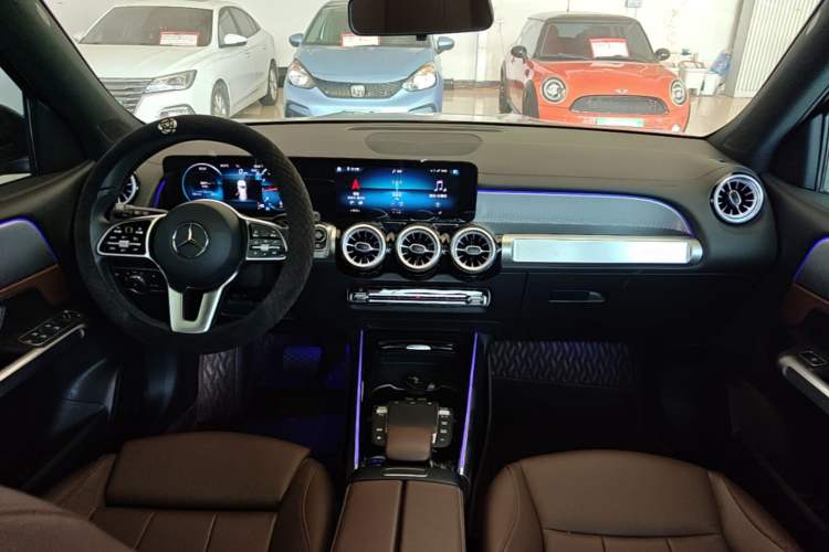 Used Mercedes-Benz GLB 2023 Refreshed GLB 200 Dynamic Edition Center Console