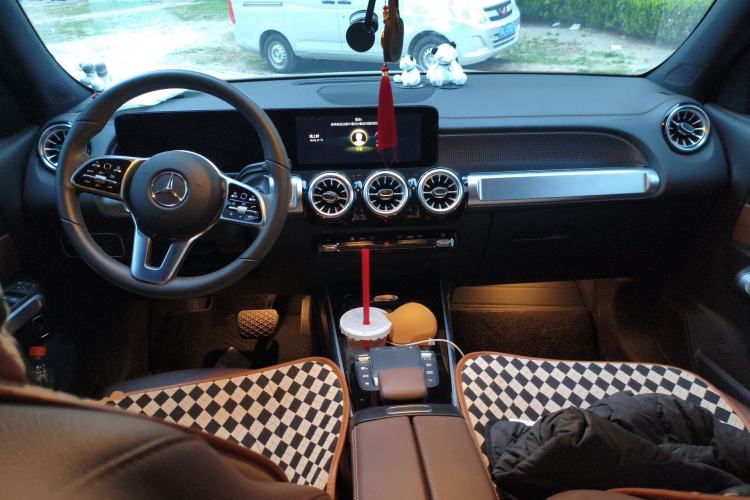 Used Mercedes-Benz GLB 2023 GLB 220 Sport Edition Center Console