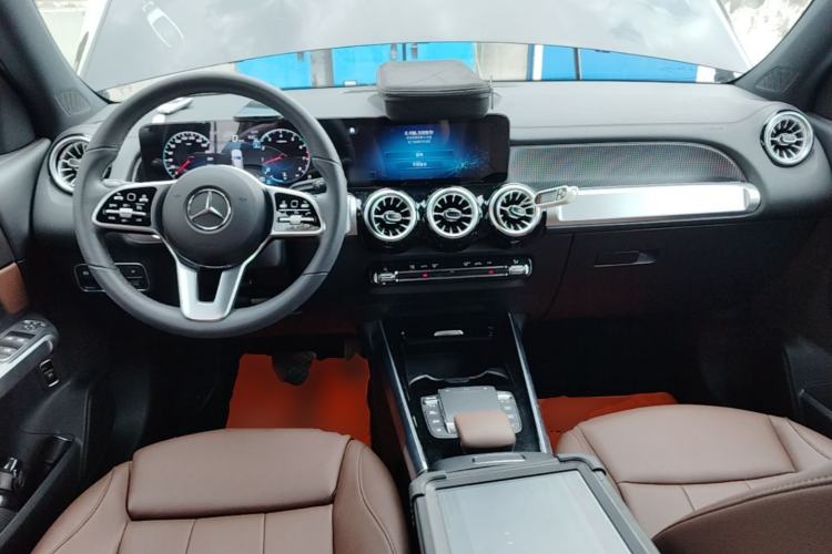 Used Mercedes-Benz GLB 2023 GLB 220 Sport Edition Center Console