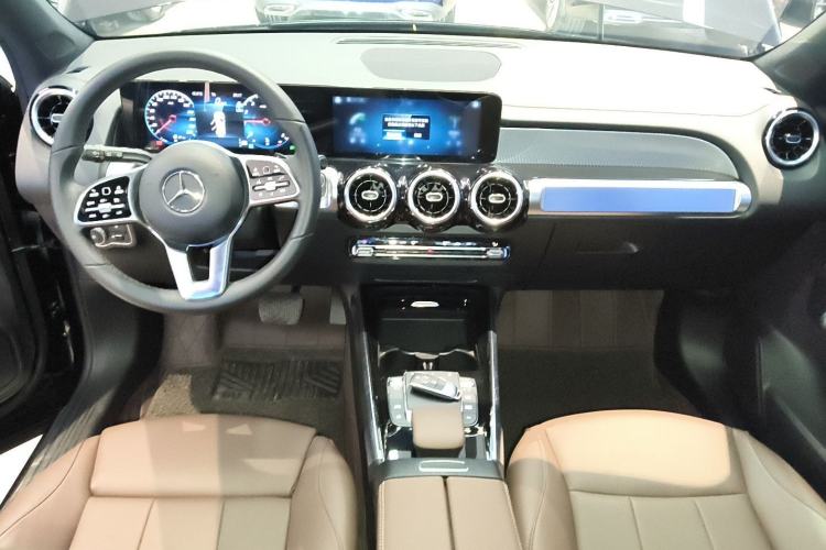 Used Mercedes-Benz GLB 2023 GLB 200 Dynamic Edition Center Console