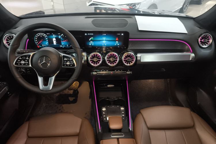 Used Mercedes-Benz GLB 2023 GLB 220 Fashion Model Center Console