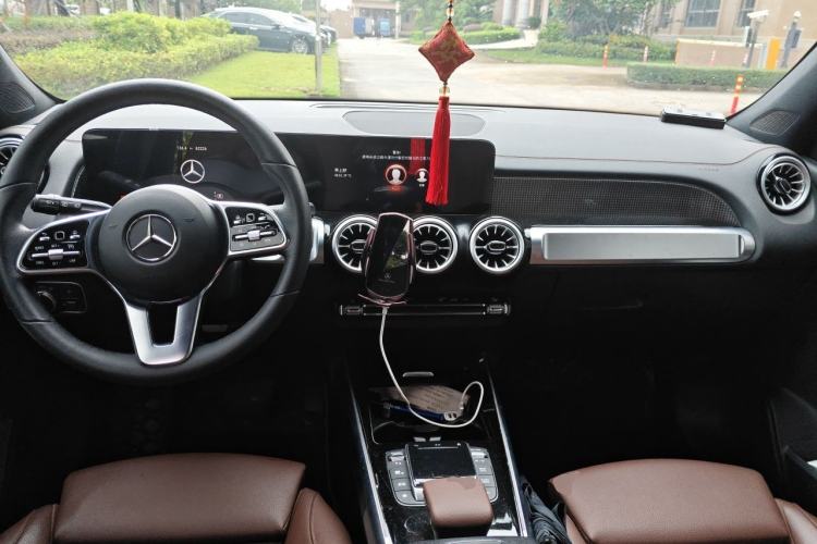 Used Mercedes-Benz GLB 2023 GLB 220 Fashion Model Center Console