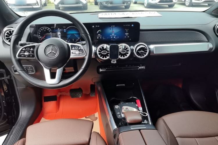 Used Mercedes-Benz GLB 2023 Refreshed GLB 200 Dynamic Edition Center Console