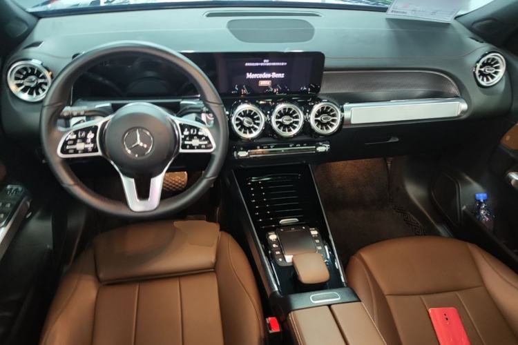 Used Mercedes-Benz GLB 2023 GLB 220 Sport Edition Center Console