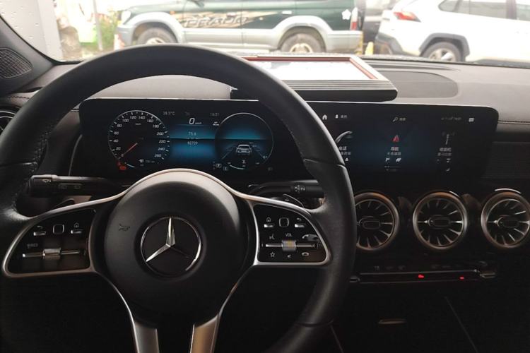 Used Mercedes-Benz GLB 2023 GLB 220 Sport Edition Center Console