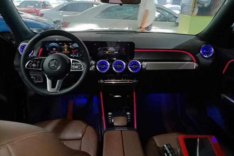 Used Mercedes-Benz GLB 2023 GLB 220 Sport Edition Center Console