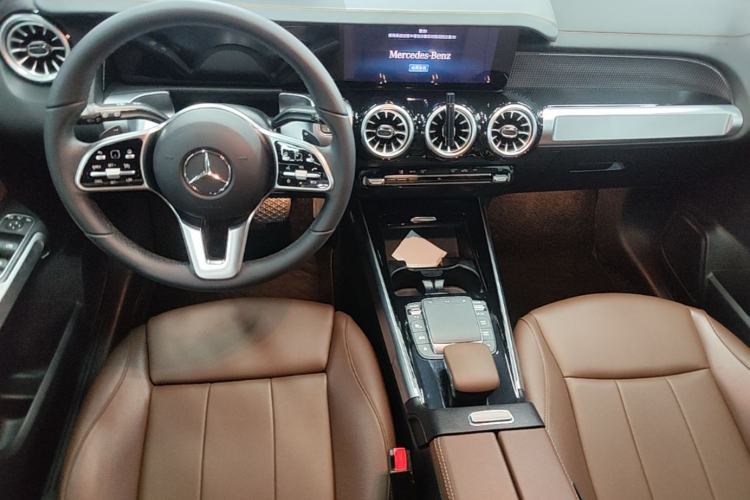 Used Mercedes-Benz GLB 2023 GLB 220 Sport Edition Center Console