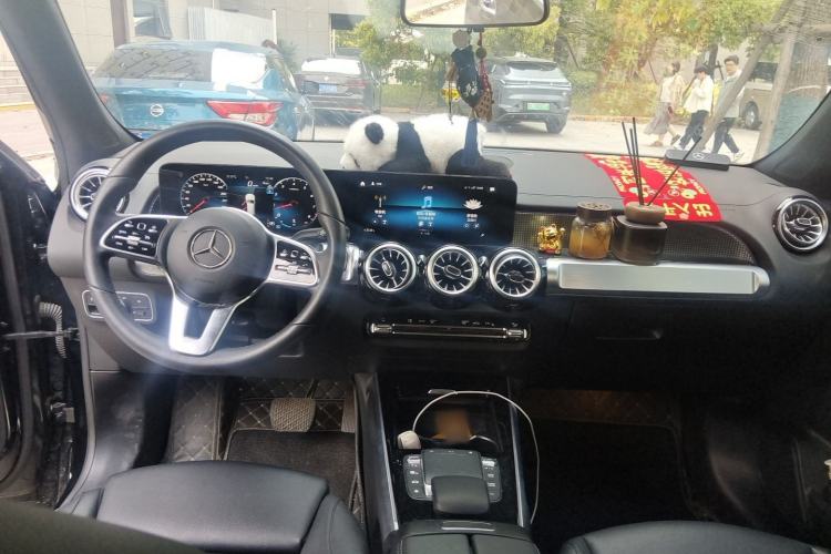 Used Mercedes-Benz GLB 2023 GLB 220 Sport Edition Center Console
