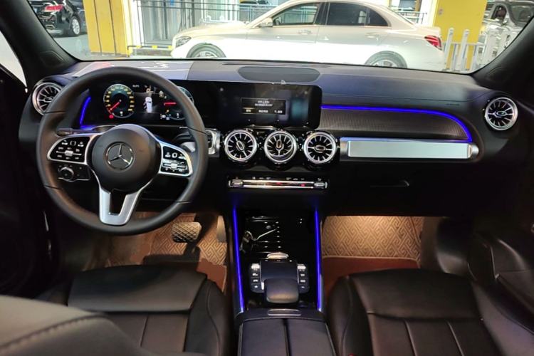Used Mercedes-Benz GLB 2023 GLB 220 Sport Edition Center Console