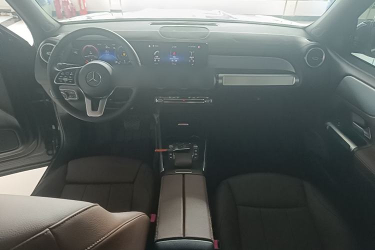 Used Mercedes-Benz GLB 2023 Refreshed GLB 200 Dynamic Edition Center Console
