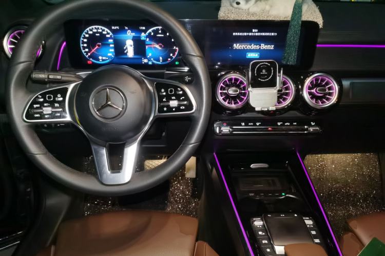 Used Mercedes-Benz GLB 2023 GLB 220 4MATIC Center Console