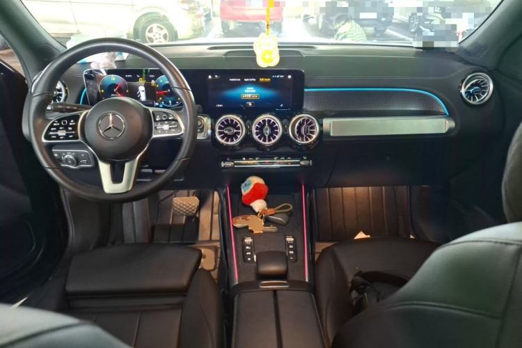 Used Mercedes-Benz GLB 2023 GLB 220 Sport Edition Center Console