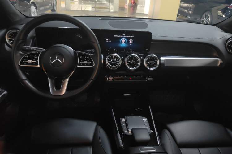 Used Mercedes-Benz GLB 2023 GLB 220 Fashion Model Center Console