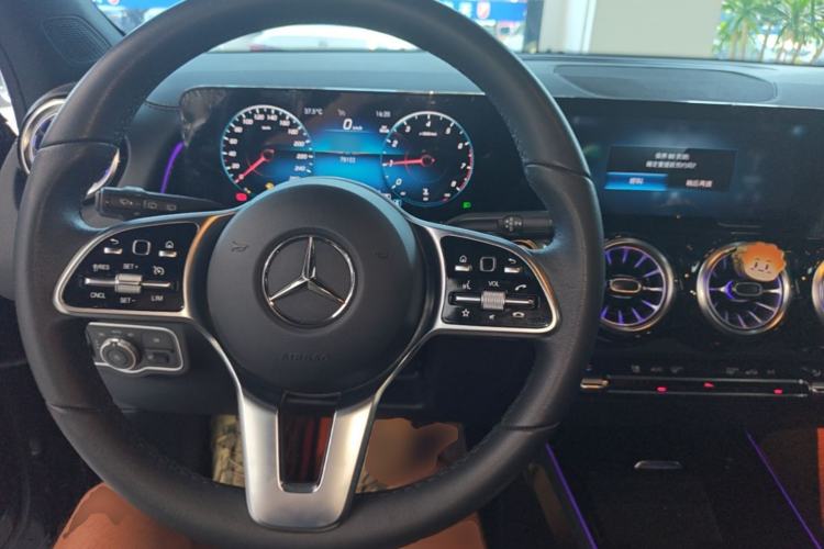 Used Mercedes-Benz GLB 2023 GLB 220 Sport Edition Center Console