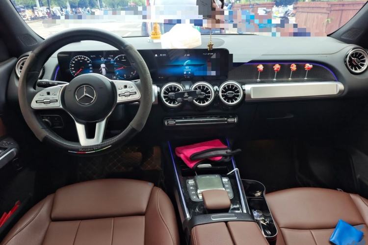 Used Mercedes-Benz GLB 2023 GLB 220 Sport Edition Center Console